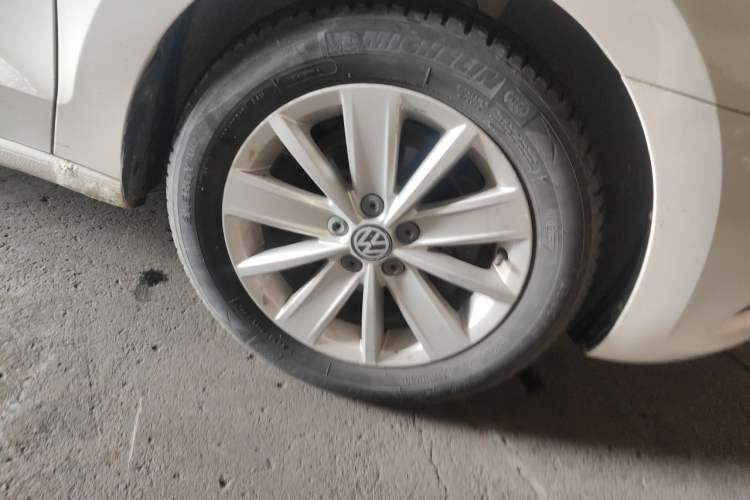 Used Volkswagen Jetta 2013 1.4L Manual Comfort Model Right Front Wheel Hub