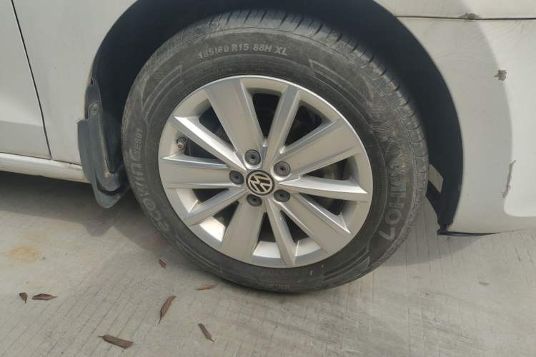 Used Volkswagen Jetta 2013 1.6L Manual Comfort Model Right Front Wheel Hub