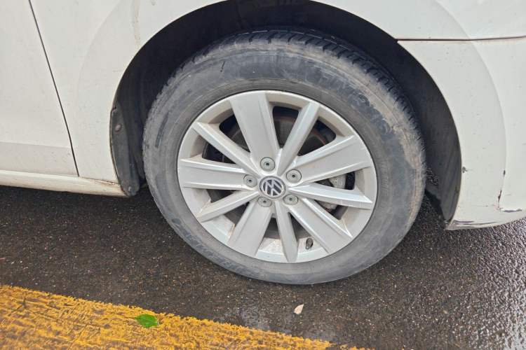 Used Volkswagen Jetta 2013 1.6L Automatic Comfort Model Right Front Wheel Hub