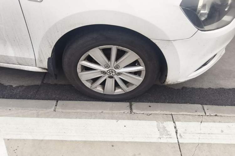 Used Volkswagen Jetta 2013 1.6L Manual Comfort Model Right Front Wheel Hub