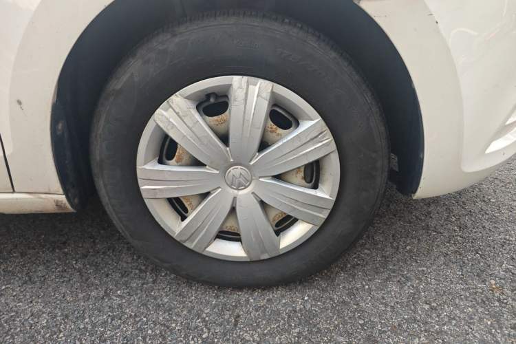 Used Volkswagen Jetta 2013 1.6L Manual Fashion Edition Right Front Wheel Hub