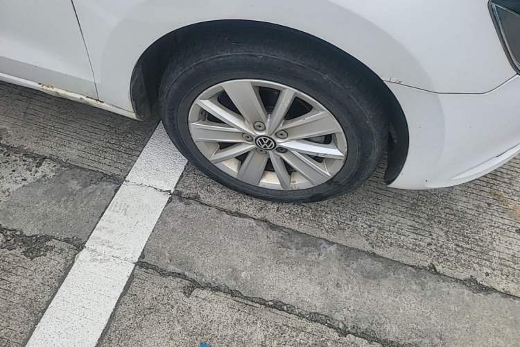 Used Volkswagen Jetta 2013 1.4L Manual Comfort Model Right Front Wheel Hub