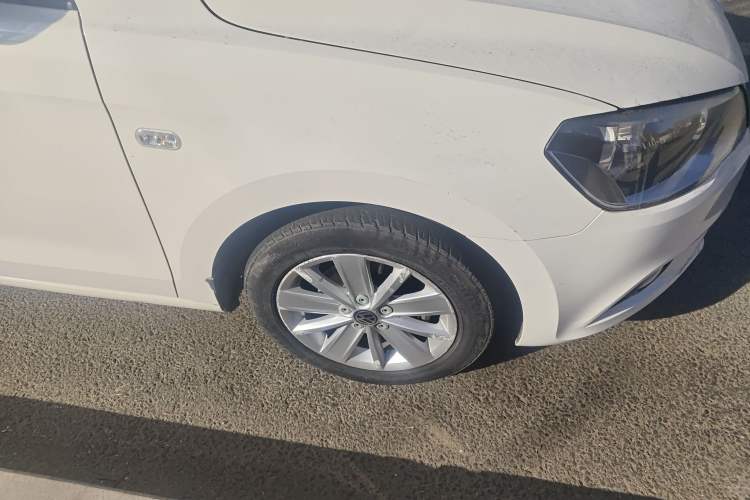 Used Volkswagen Jetta 2013 1.6L Manual Comfort Model Right Front Wheel Hub