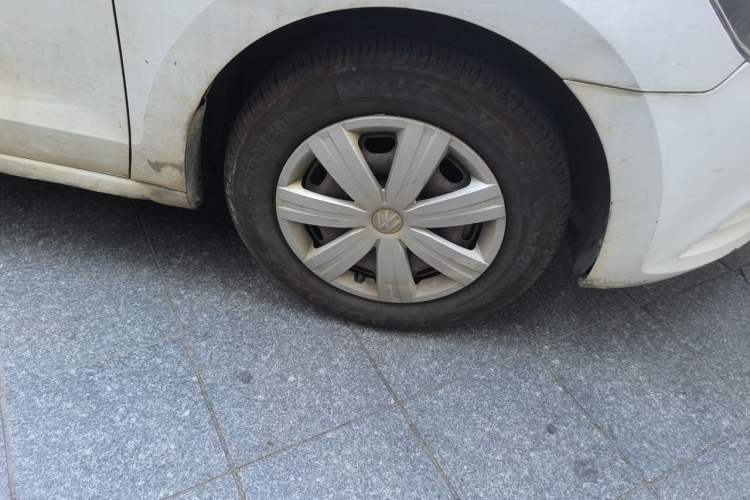 Used Volkswagen Jetta 2013 1.6L Manual Fashion Edition Right Front Wheel Hub