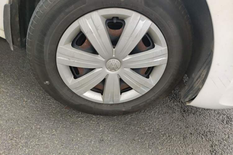 Used Volkswagen Jetta 2013 1.6L Automatic Fashion Model Right Front Wheel Hub
