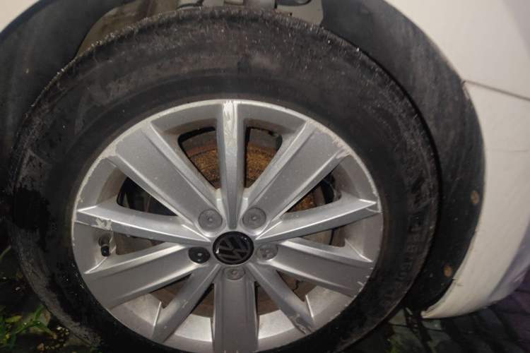 Used Volkswagen Jetta 2013 1.6L Manual Comfort Model Right Front Wheel Hub