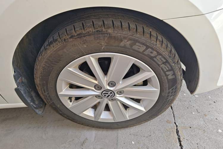 Used Volkswagen Jetta 2013 1.6L Automatic Comfort Model Right Front Wheel Hub