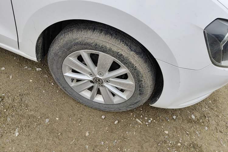 Used Volkswagen Jetta 2013 1.6L Manual Comfort Model Right Front Wheel Hub