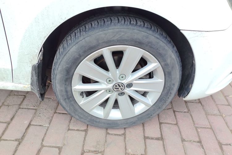 Used Volkswagen Jetta 2013 1.6L Manual Comfort Model Right Front Wheel Hub