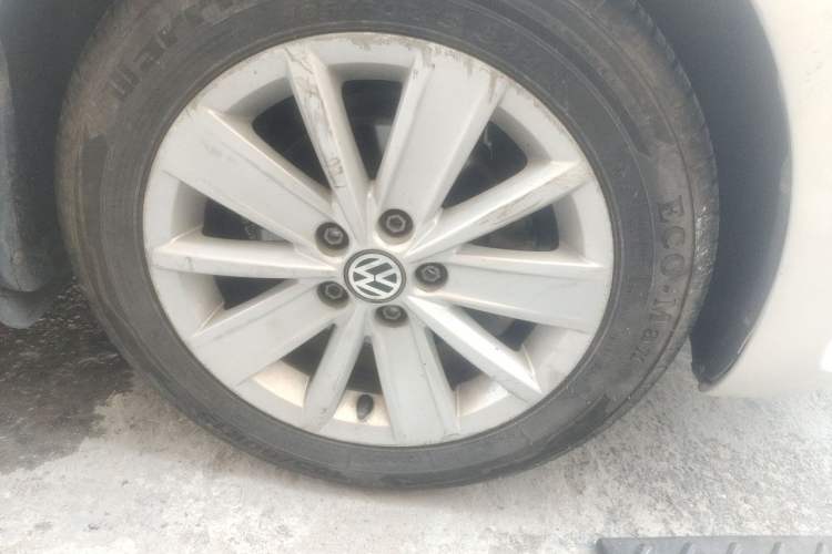 Used Volkswagen Jetta 2013 1.6L Automatic Comfort Model Right Front Wheel Hub