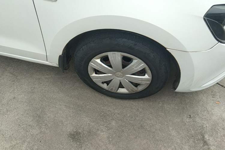 Used Volkswagen Jetta 2013 1.6L Manual Fashion Edition Right Front Wheel Hub