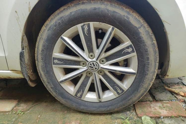Used Volkswagen Jetta 2013 1.6L Manual Comfort Model Right Front Wheel Hub