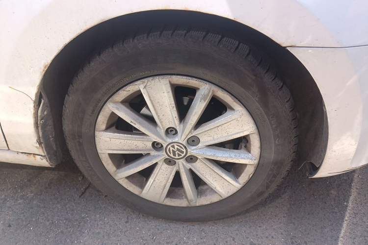 Used Volkswagen Jetta 2013 1.6L Automatic Comfort Model Right Front Wheel Hub