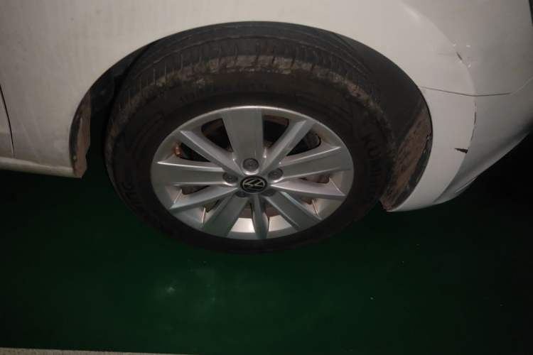 Used Volkswagen Jetta 2013 1.6L Automatic Comfort Model Right Front Wheel Hub