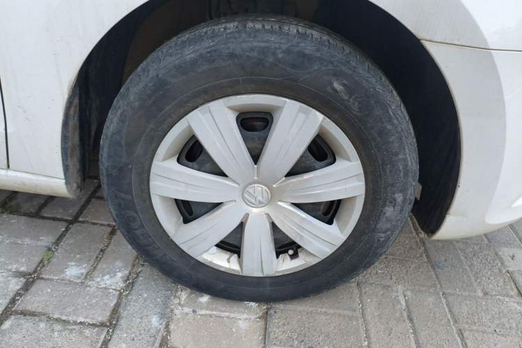 Used Volkswagen Jetta 2013 1.6L Manual Fashion Edition Right Front Wheel Hub