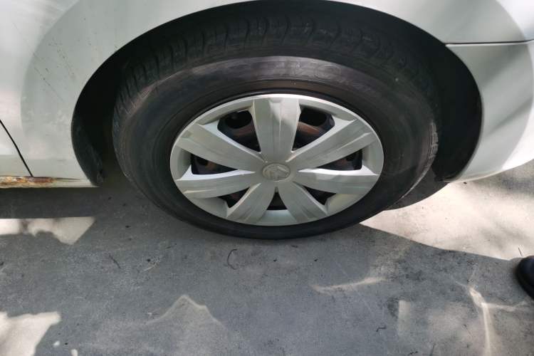 Used Volkswagen Jetta 2013 1.6L Manual Fashion Edition Right Front Wheel Hub