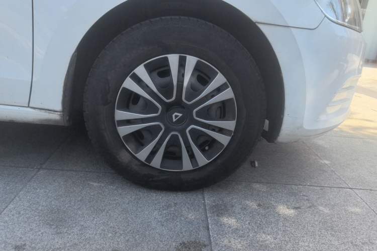 Used Volkswagen Jetta 2013 1.4L Manual Fashion Model Right Front Wheel Hub