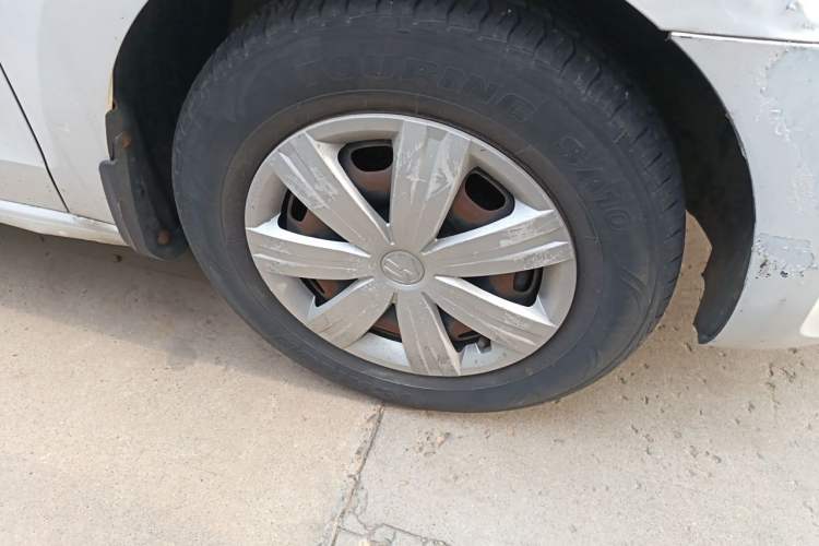 Used Volkswagen Jetta 2013 1.6L Manual Fashion Edition Right Front Wheel Hub