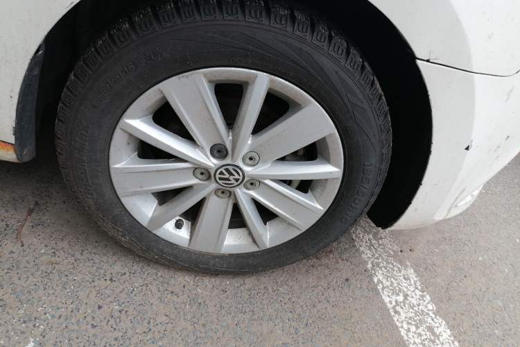 Used Volkswagen Jetta 2013 1.6L Manual Comfort Model Right Front Wheel Hub