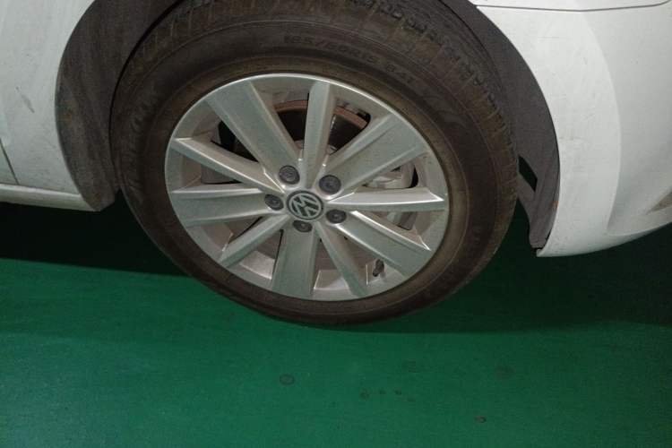 Used Volkswagen Jetta 2013 1.6L Automatic Comfort Model Right Front Wheel Hub