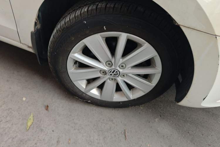 Used Volkswagen Jetta 2013 1.6L Manual Comfort Model Right Front Wheel Hub