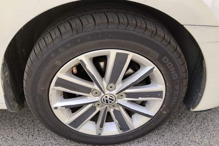 Used Volkswagen Jetta 2013 1.6L Automatic Comfort Model Right Front Wheel Hub