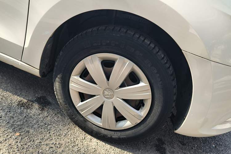 Used Volkswagen Jetta 2013 1.6L Manual Fashion Edition Right Front Wheel Hub