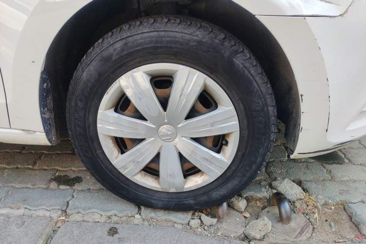 Used Volkswagen Jetta 2013 1.6L Manual Fashion Edition Right Front Wheel Hub