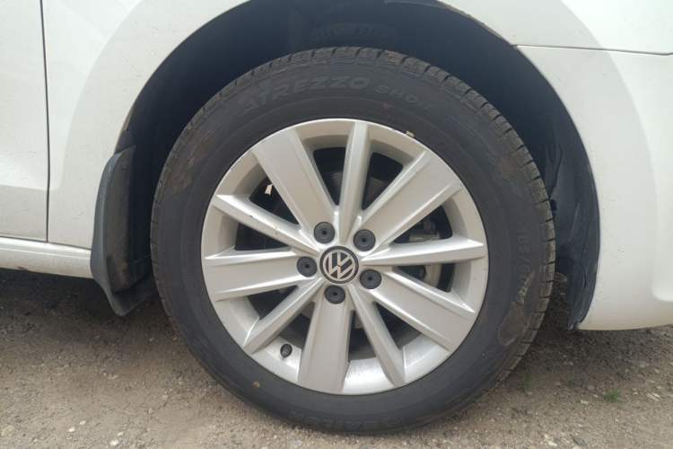 Used Volkswagen Jetta 2013 1.6L Automatic Comfort Model Right Front Wheel Hub