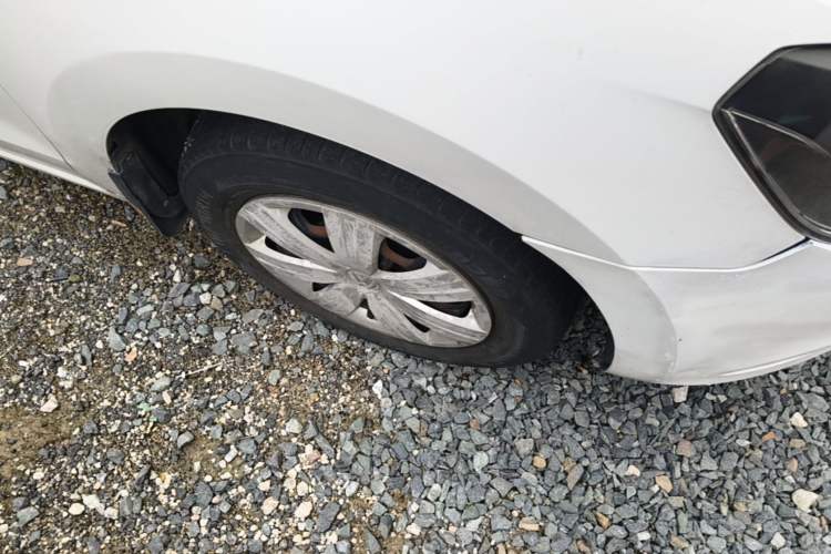 Used Volkswagen Jetta 2013 1.6L Automatic Fashion Model Right Front Wheel Hub