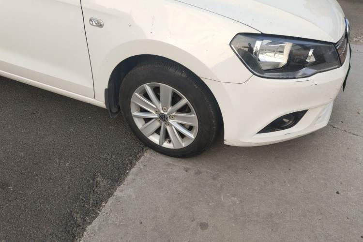 Used Volkswagen Jetta 2013 1.6L Manual Comfort Model Right Front Wheel Hub