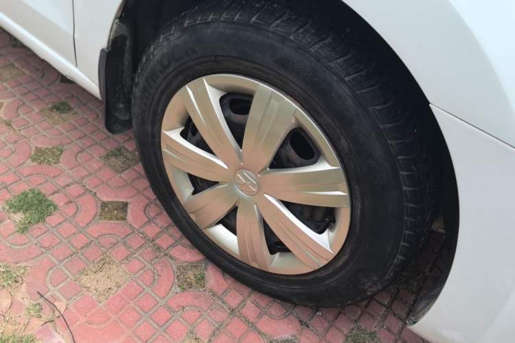 Used Volkswagen Jetta 2013 1.6L Manual Fashion Edition Right Front Wheel Hub