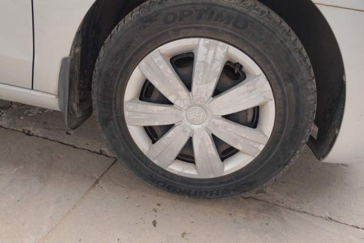 Used Volkswagen Jetta 2013 1.4L Manual Fashion Model Right Front Wheel Hub