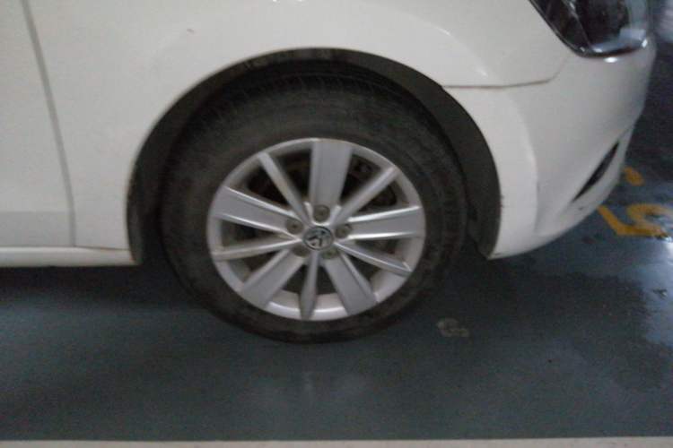 Used Volkswagen Jetta 2013 1.6L Automatic Comfort Model Right Front Wheel Hub