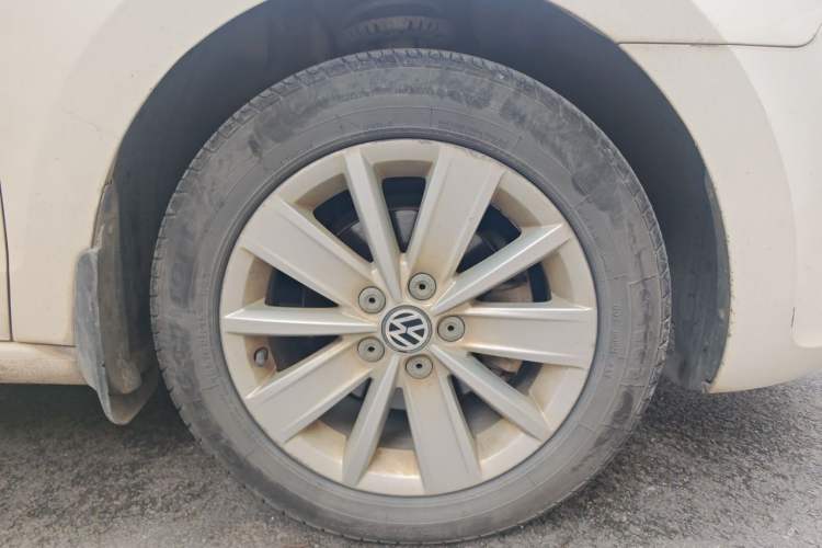 Used Volkswagen Jetta 2013 1.6L Manual Comfort Model Right Front Wheel Hub