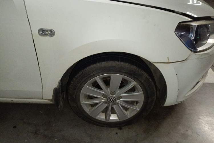 Used Volkswagen Jetta 2013 1.6L Automatic Comfort Model Right Front Wheel Hub