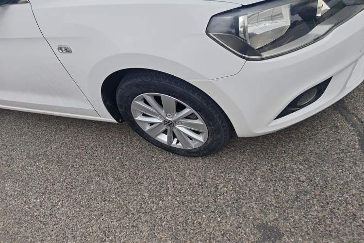 Used Volkswagen Jetta 2013 1.6L Automatic Comfort Model Right Front Wheel Hub