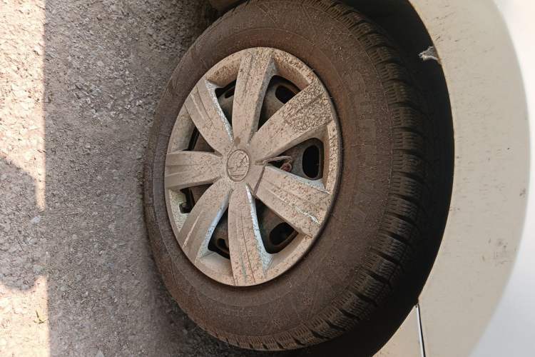 Used Volkswagen Jetta 2013 1.6L Manual Fashion Edition Right Front Wheel Hub