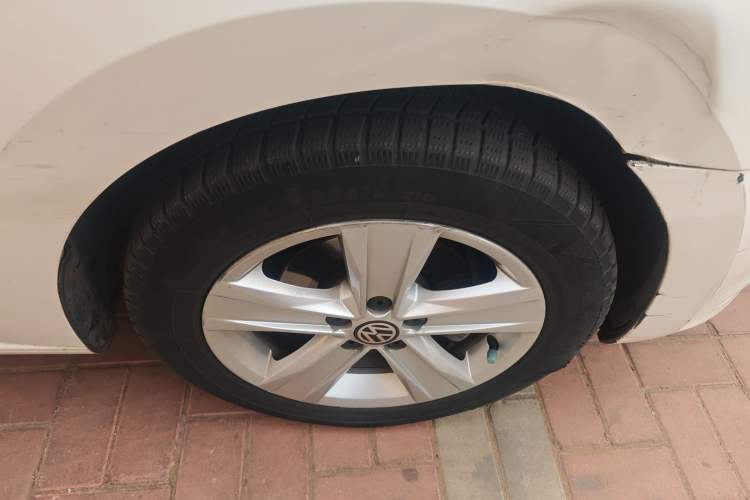 Used Volkswagen Jetta 2013 1.6L Automatic Luxury Model Right Front Wheel Hub