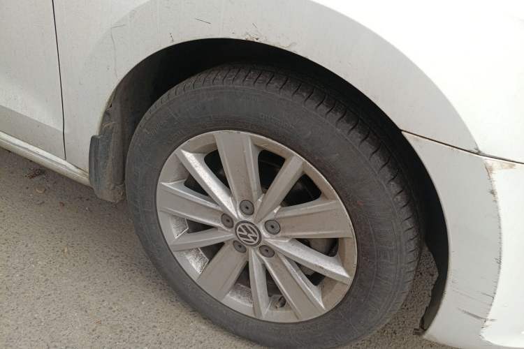 Used Volkswagen Jetta 2013 1.6L Automatic Comfort Model Right Front Wheel Hub