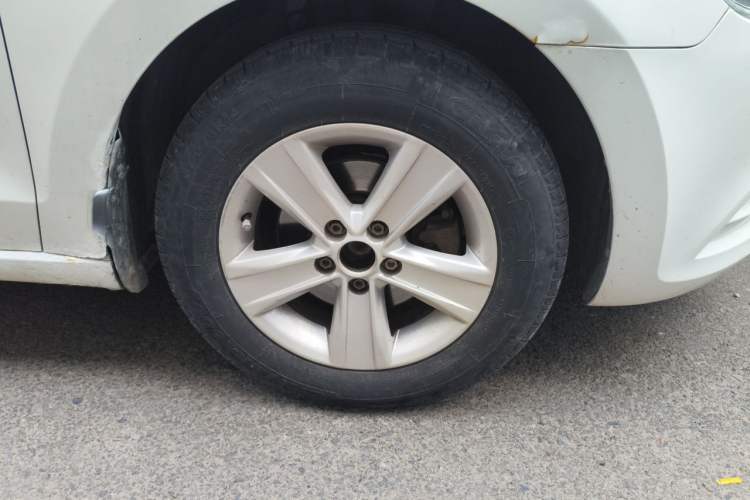 Used Volkswagen Jetta 2013 1.6L Manual Fashion Edition Right Front Wheel Hub