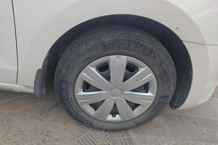 Used Volkswagen Jetta 2013 1.4L Manual Fashion Model Right Front Wheel Hub