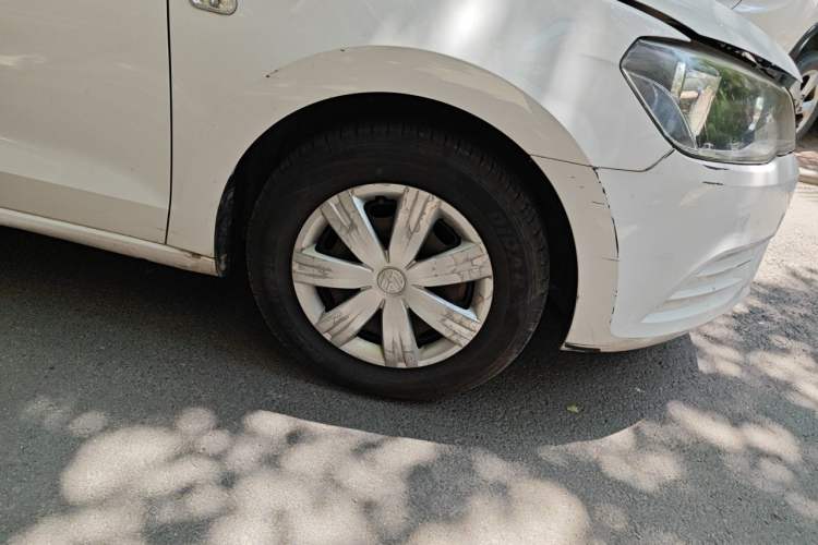Used Volkswagen Jetta 2013 1.6L Manual Fashion Edition Right Front Wheel Hub