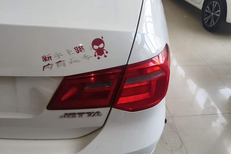 Used Volkswagen Jetta 2013 1.6L Manual Fashion Edition Right Rear Taillight