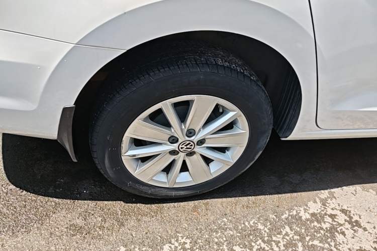 Used Volkswagen Jetta 2013 1.6L Manual Comfort Model Right Rear Wheel Hub