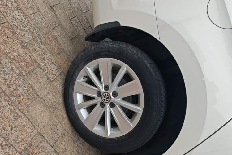 Used Volkswagen Jetta 2013 1.6L Automatic Comfort Model Right Rear Wheel Hub
