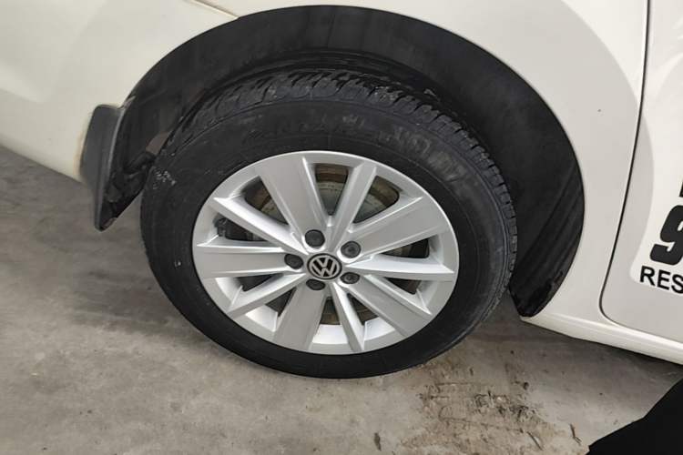 Used Volkswagen Jetta 2013 1.6L Manual Comfort Model Right Rear Wheel Hub