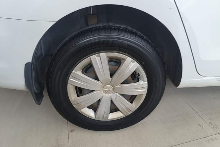 Used Volkswagen Jetta 2013 1.6L Manual Fashion Edition Right Rear Wheel Hub