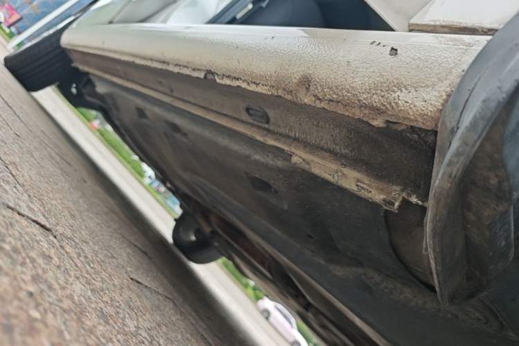 Used Volkswagen Jetta 2013 1.6L Automatic Comfort Model Right Side Sill