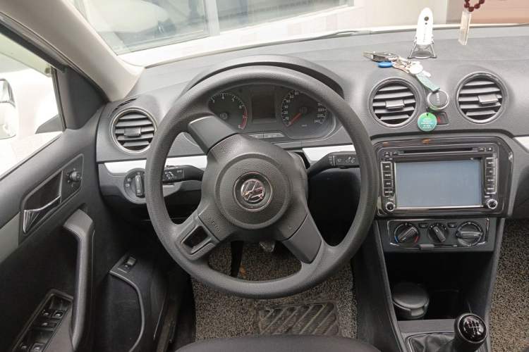 Used Volkswagen Jetta 2013 1.6L Manual Comfort Model Steering Wheel